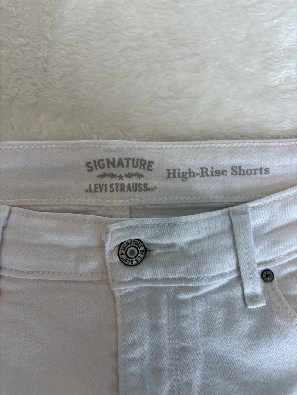 Signature by Levi Strauss High Rise Distressed Denim Shorts | Size 12 W31 - Picture 2 of 9